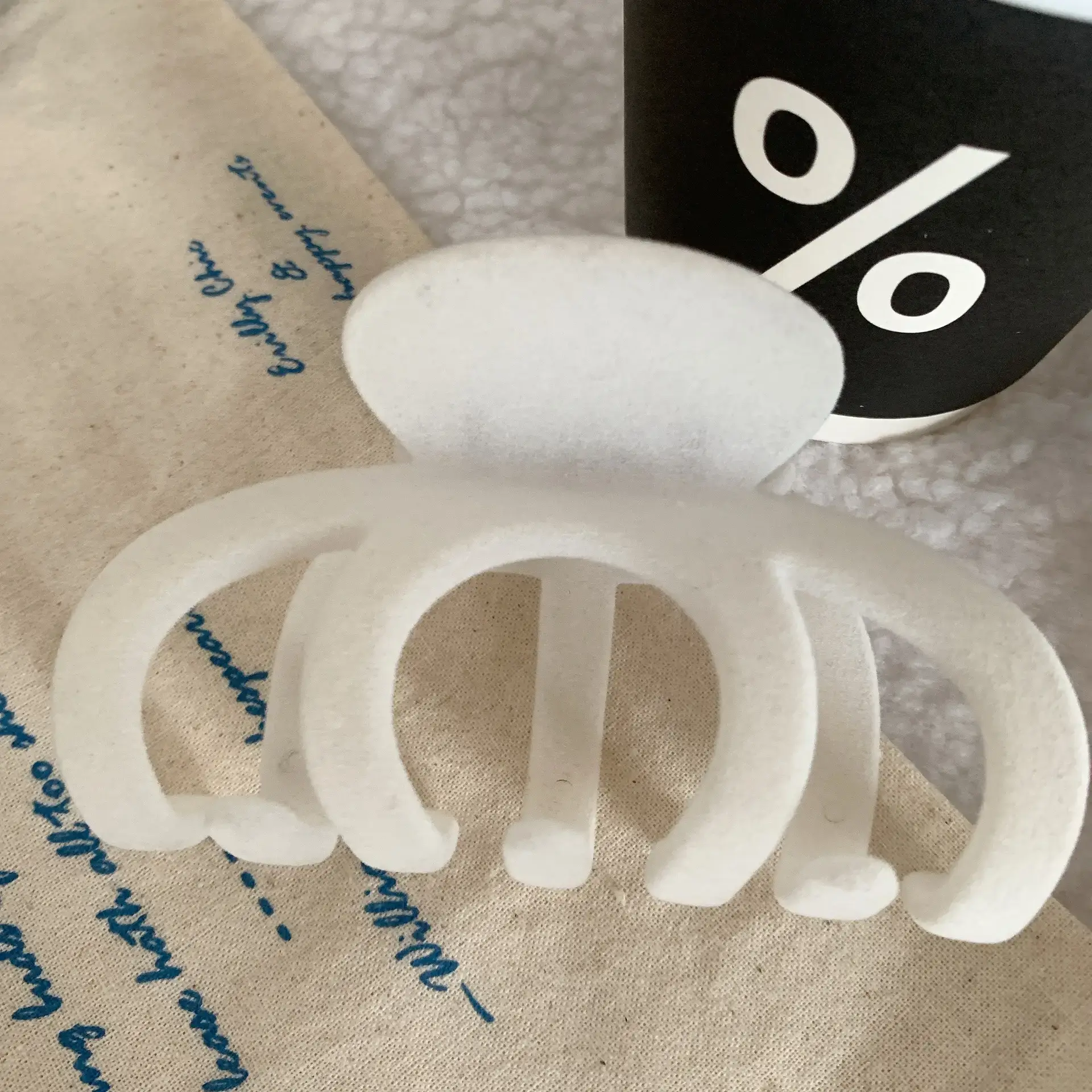 Elegant Flocking Hair Clips for Women's Back of Head - Image 3