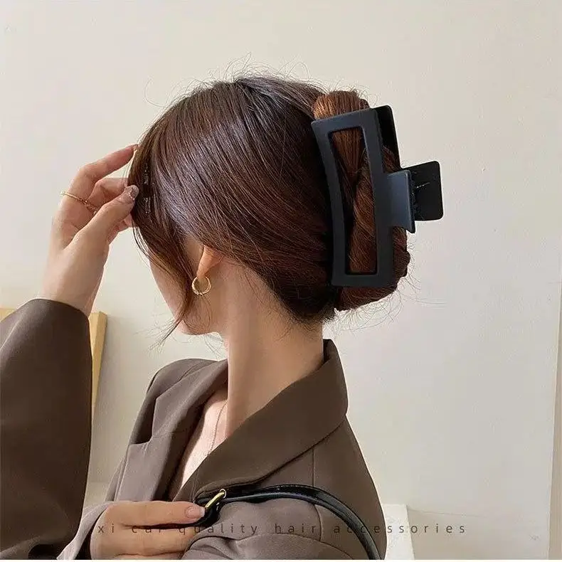 Oversized Clip Hairpin for Women with Soft Faux Fur - Image 6