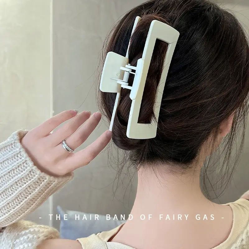 Oversized Clip Hairpin for Women with Soft Faux Fur - Image 7