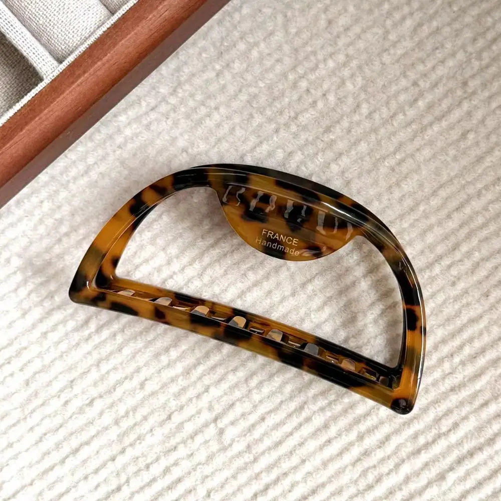 South Korea Retro Gold Acetate Hair Clip with Large Grip - Image 4