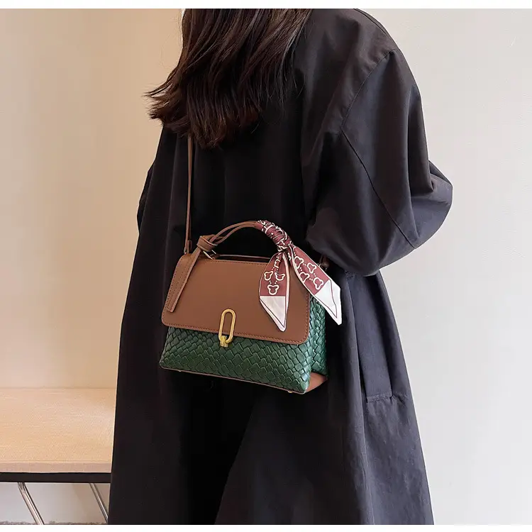 Green Crocodile Textured Women's Shoulder Bag New 2023 — feature 18