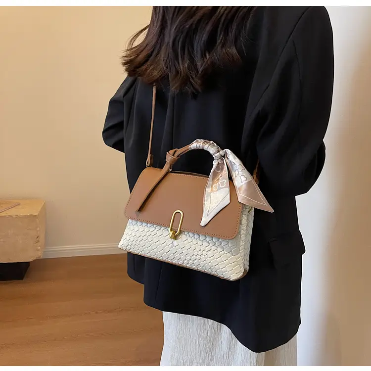 Green Crocodile Textured Women's Shoulder Bag New 2023 — feature 9