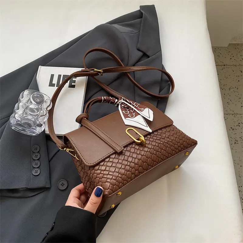 Green Crocodile Textured Women's Shoulder Bag New 2023