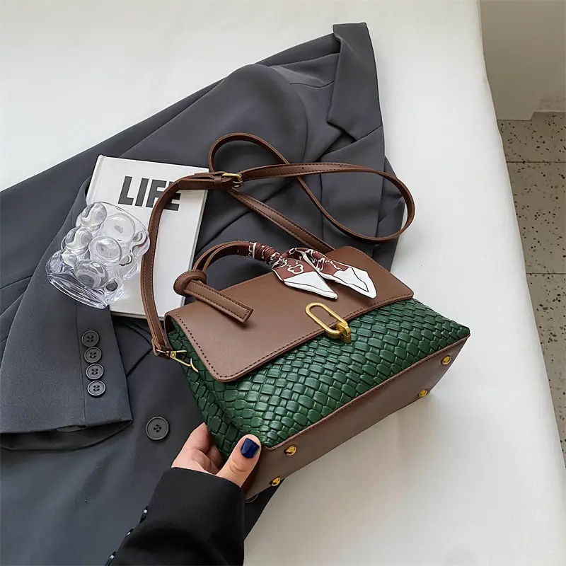 Green Crocodile Textured Women's Shoulder Bag New 2023