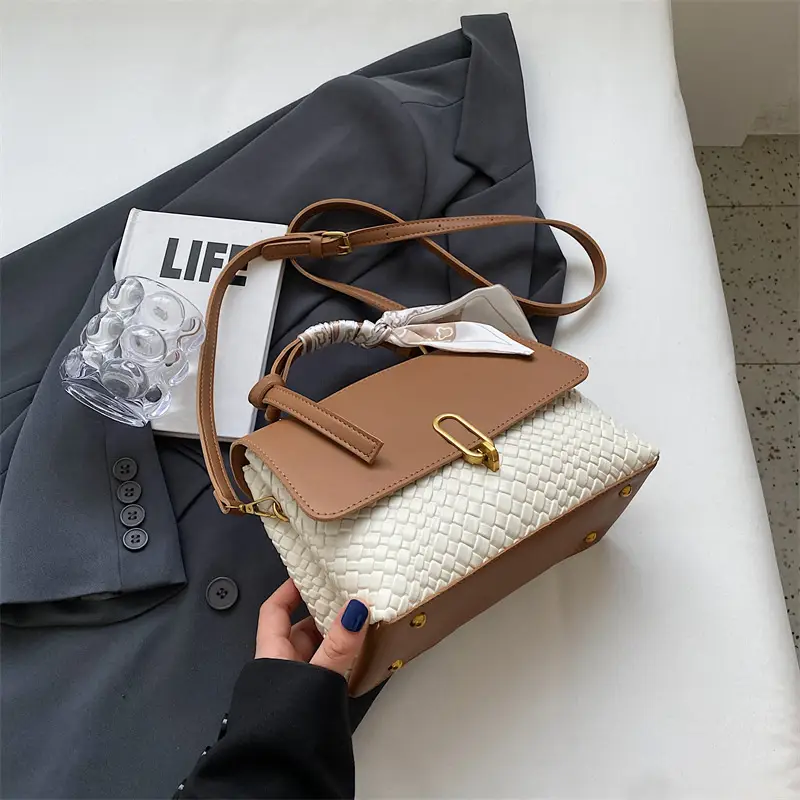 Green Crocodile Textured Women's Shoulder Bag New 2023
