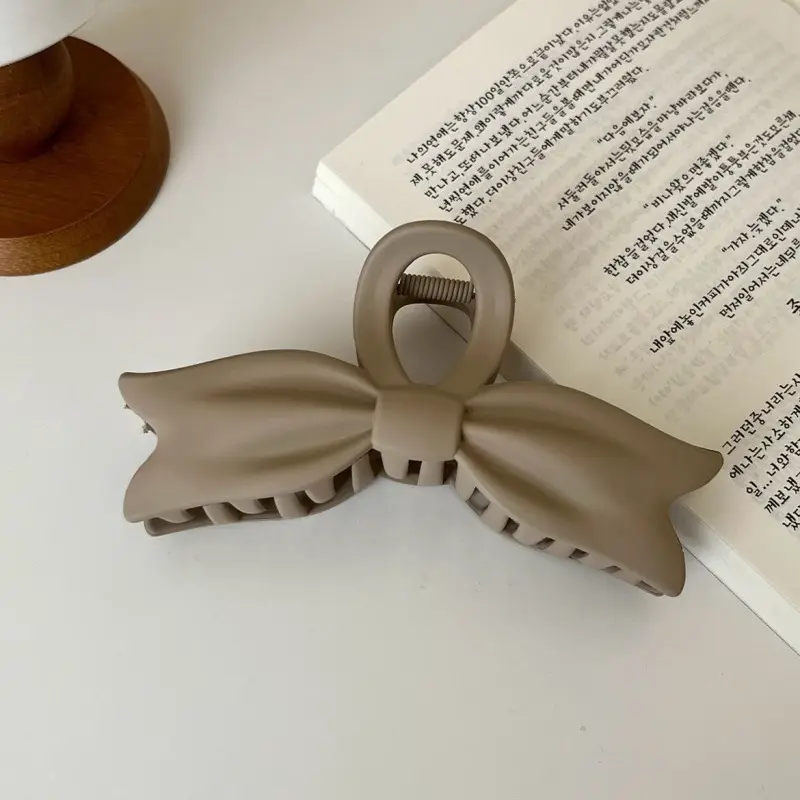 Elegant Frosted Shark Clip for Hair Styling - Image 3
