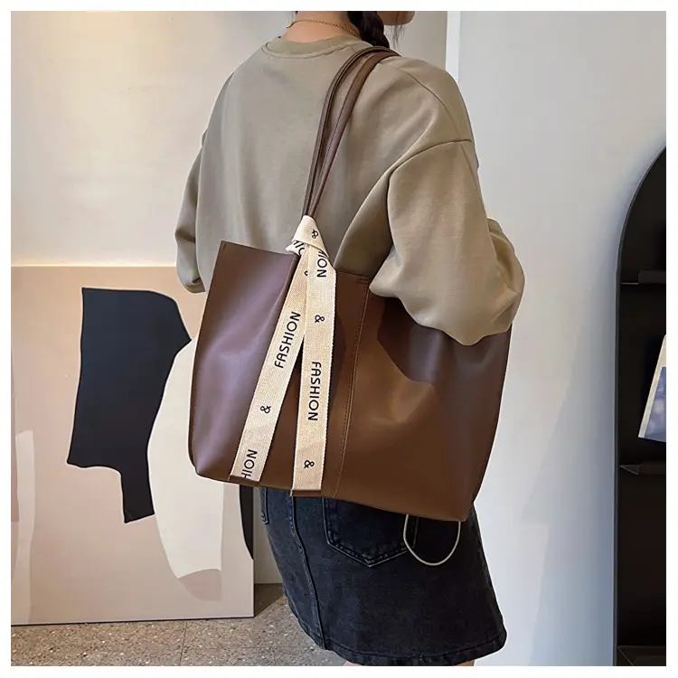 2023 Vintage Women's Large PU Shoulder Bag Brown Black — feature 21