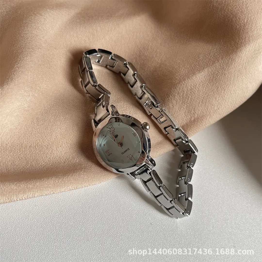 Niche Round Small Dial Student Forest Bracelet Steel Band Simple Elegant Compact Watch Female Ins Accessible Luxury Retro — feature 21