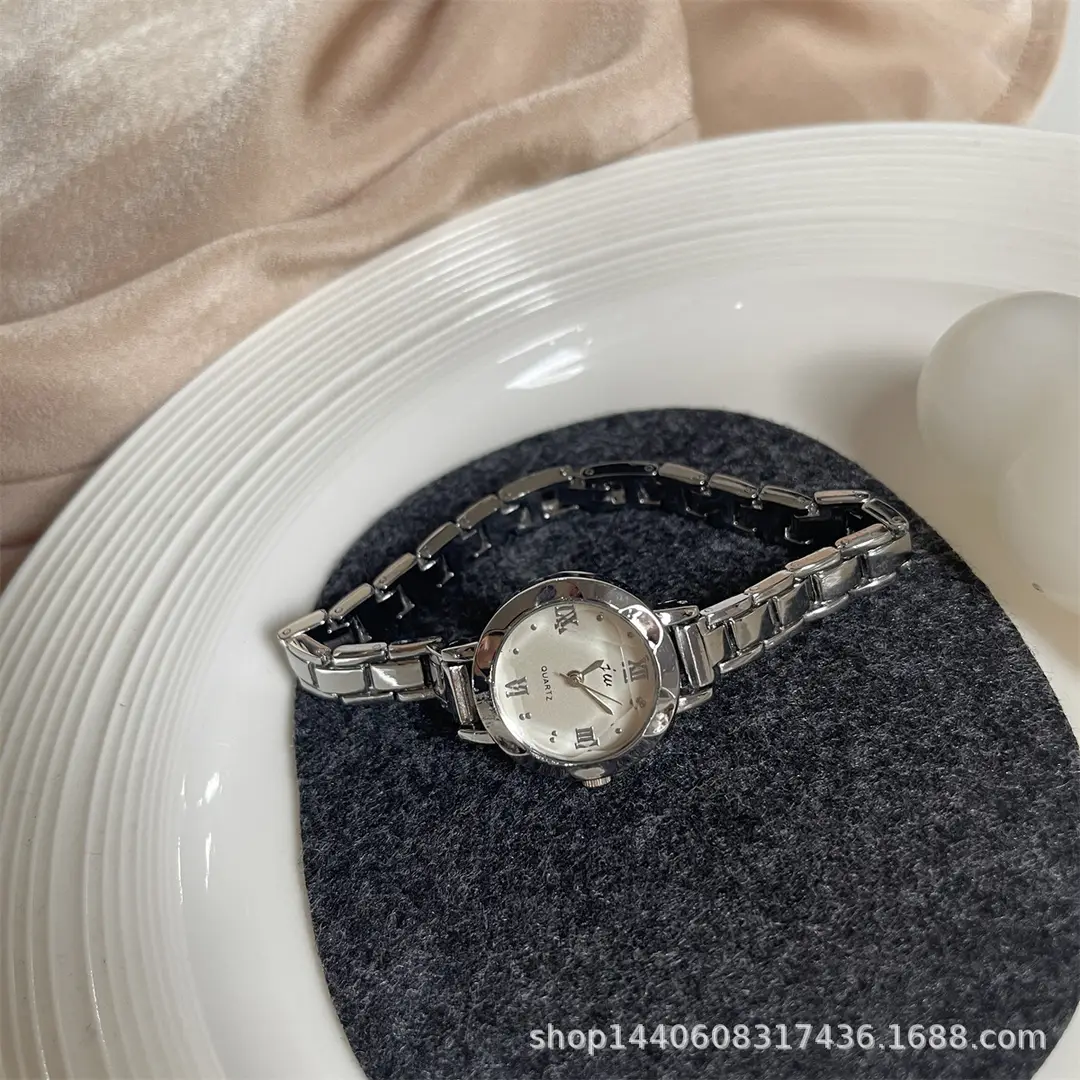 Niche Round Small Dial Student Forest Bracelet Steel Band Simple Elegant Compact Watch Female Ins Accessible Luxury Retro — feature 23