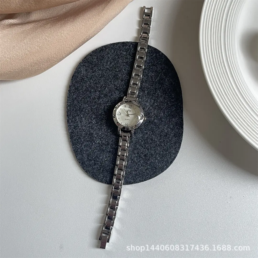 Niche Round Small Dial Student Forest Bracelet Steel Band Simple Elegant Compact Watch Female Ins Accessible Luxury Retro — feature 25