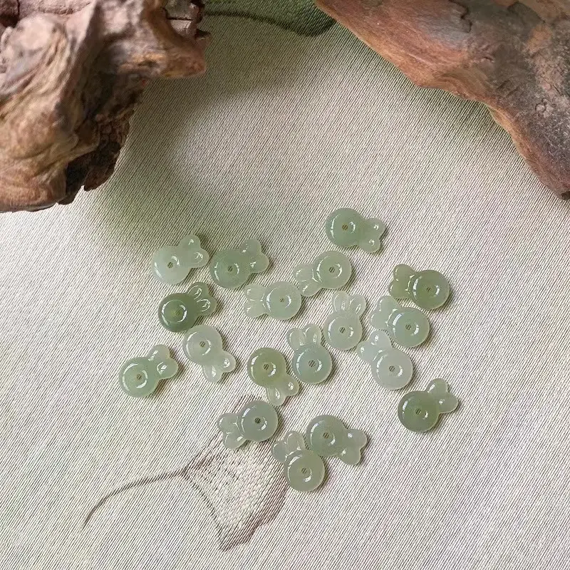 Hetian Jade Rabbit Bracelet Clear Water Material - Image 4