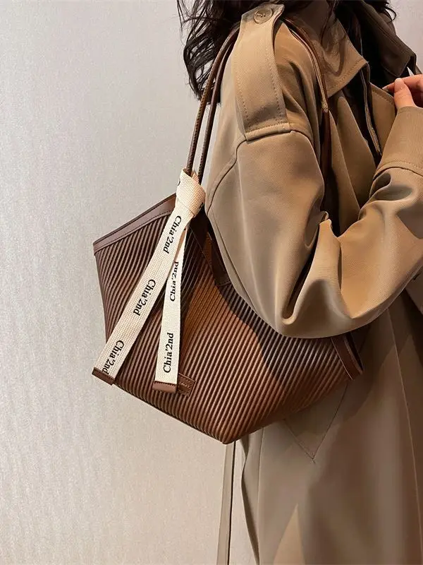 Korean Style Black Ribbed Shoulder Bag for Women - Image 6