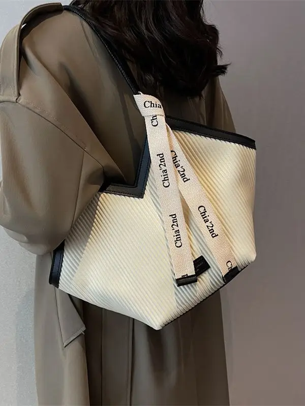 Korean Style Black Ribbed Shoulder Bag for Women - Image 7
