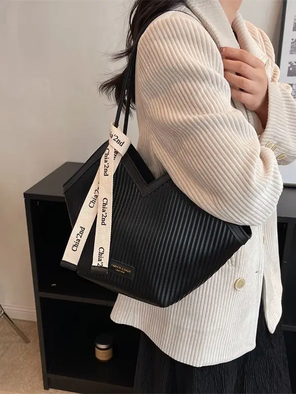 Korean Style Black Ribbed Shoulder Bag for Women - Image 8