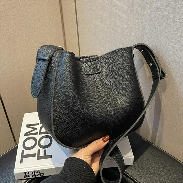 Women's Brown Retro Armpit Bag 2025 - Image 6