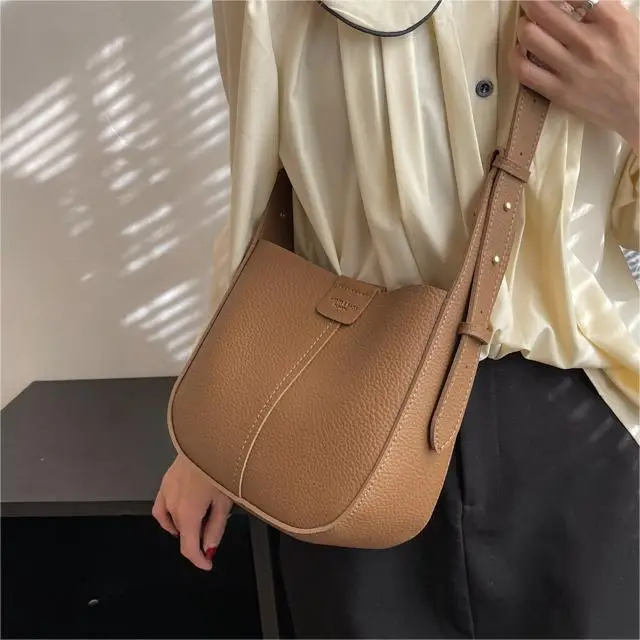 Women's Brown Retro Armpit Bag 2025 - Image 7