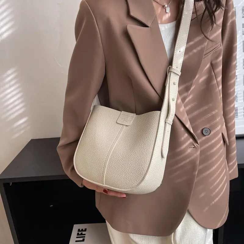 Women's Brown Retro Armpit Bag 2025 — feature 14