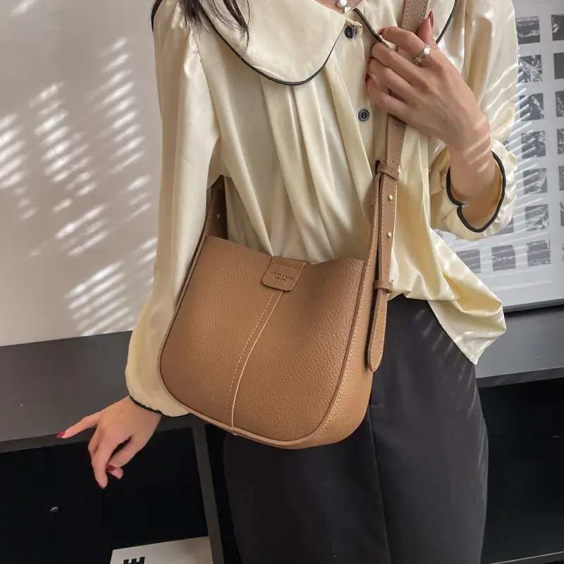 Women's Brown Retro Armpit Bag 2025 — feature 17