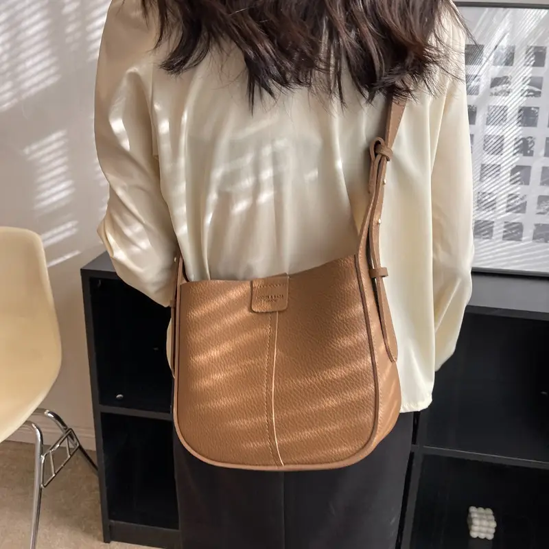 Women's Brown Retro Armpit Bag 2025 — feature 18
