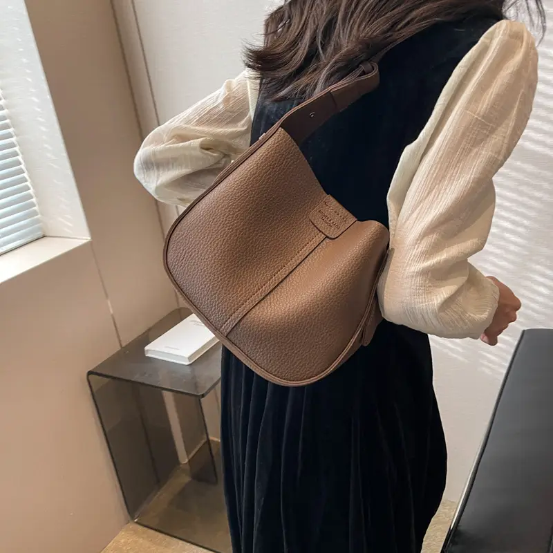 Women's Brown Retro Armpit Bag 2025 - Image 2