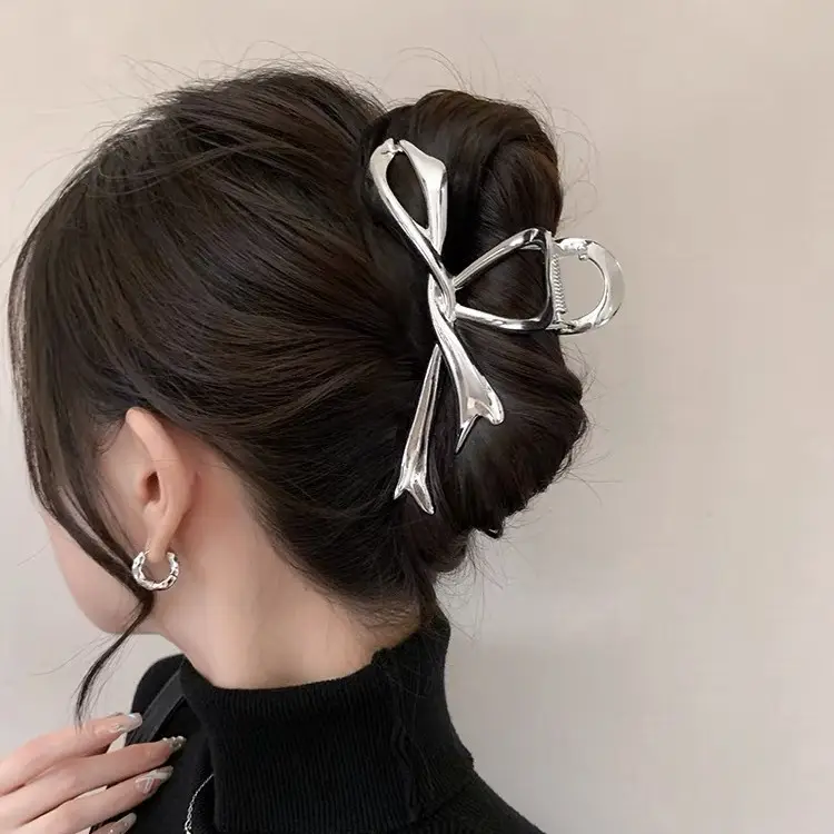 Retro Shark Clip for Women's Hair Updo - Image 6