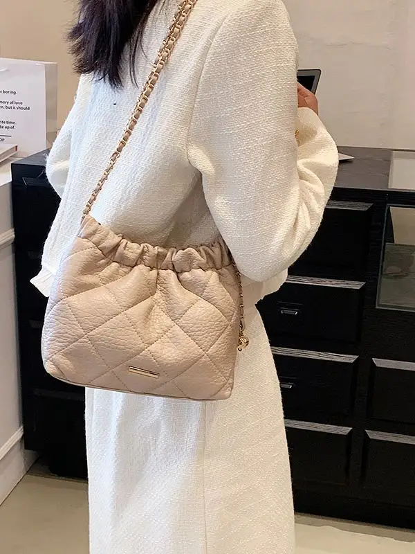 White Pleated Leather Shoulder Bag with Chain Strap - Image 8