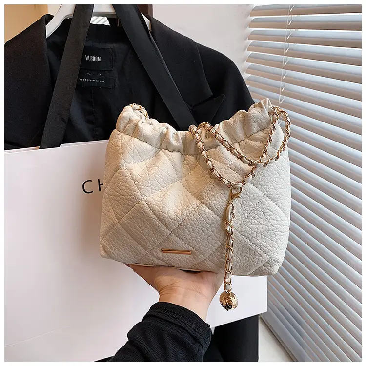 White Pleated Leather Shoulder Bag with Chain Strap — feature 15
