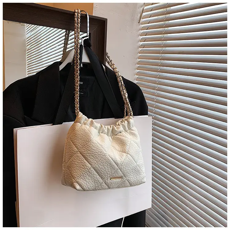 White Pleated Leather Shoulder Bag with Chain Strap — feature 16