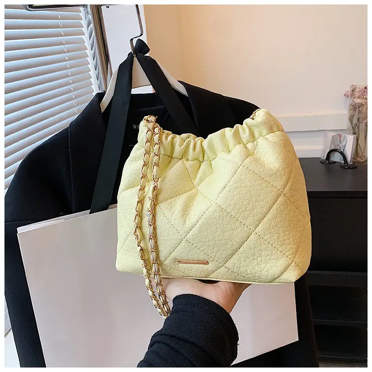 White Pleated Leather Shoulder Bag with Chain Strap — feature 18