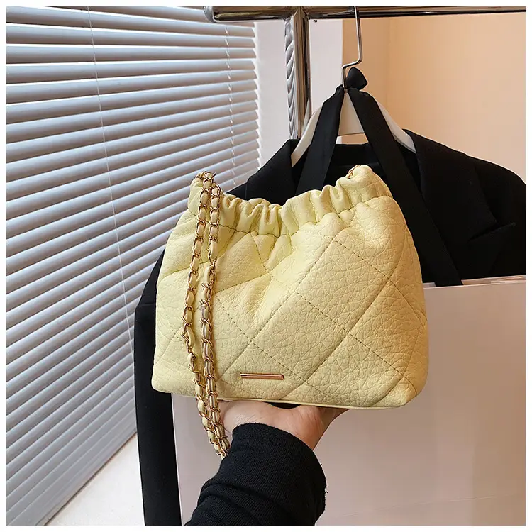 White Pleated Leather Shoulder Bag with Chain Strap — feature 20