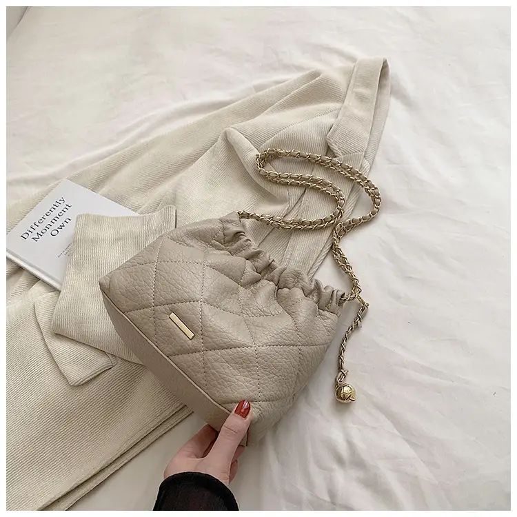 White Pleated Leather Shoulder Bag with Chain Strap — feature 30