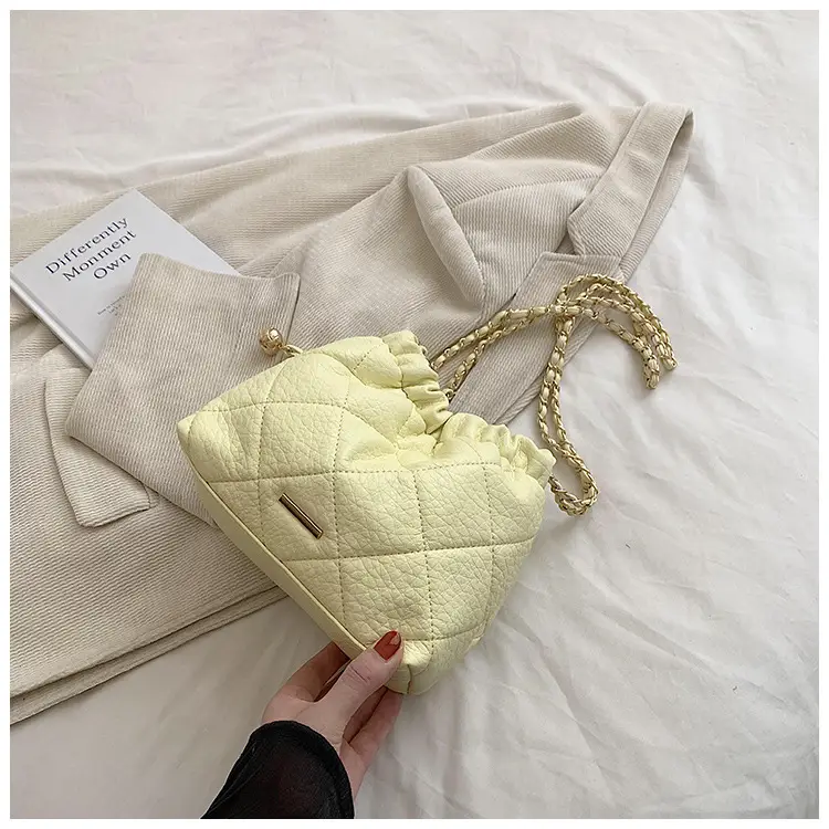 White Pleated Leather Shoulder Bag with Chain Strap — feature 40