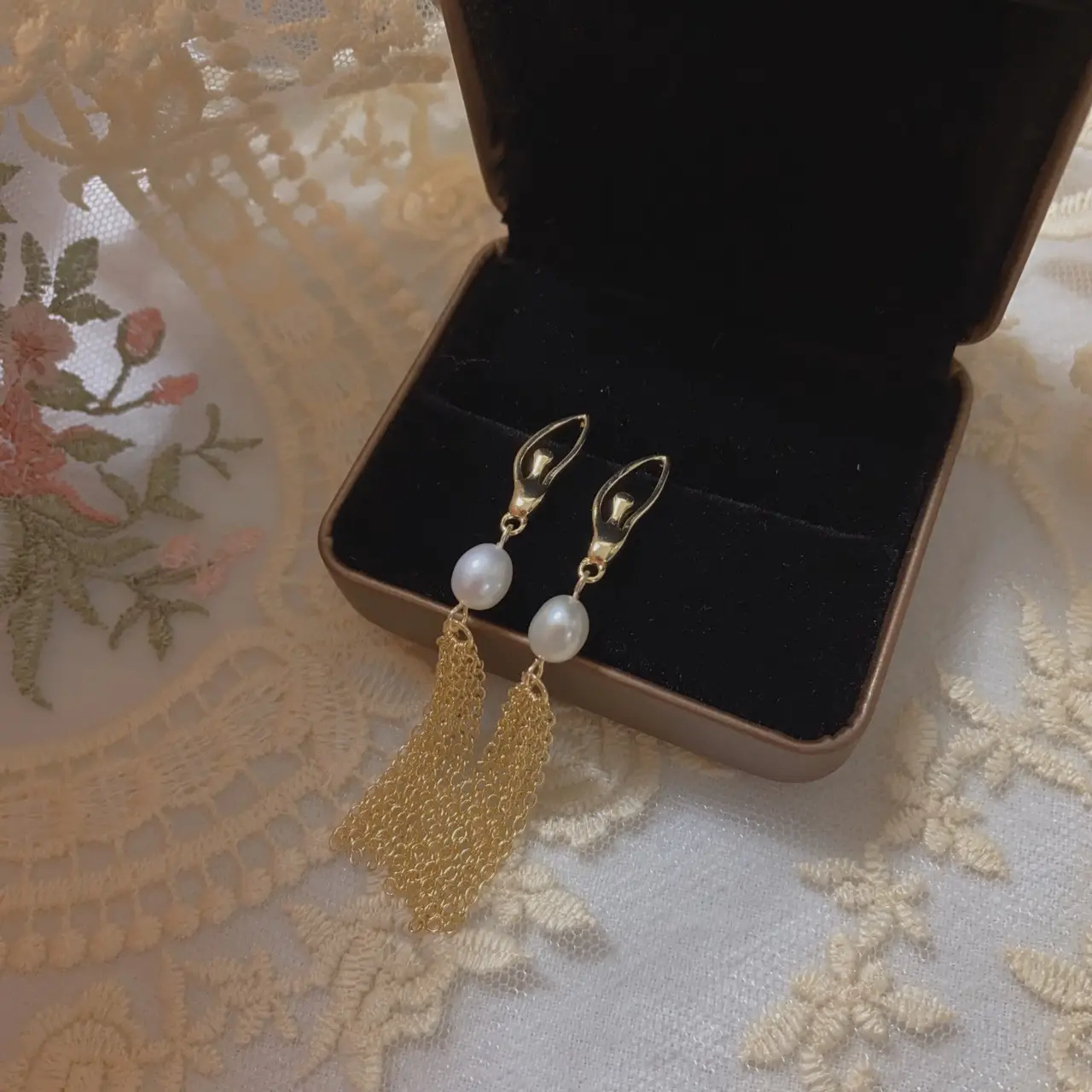 Luxury Pearl Tassel Earrings for Women - Image 2