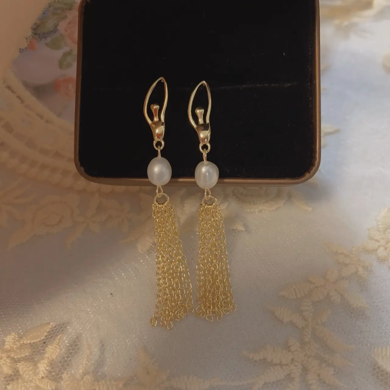 Luxury Pearl Tassel Earrings for Women - Image 3