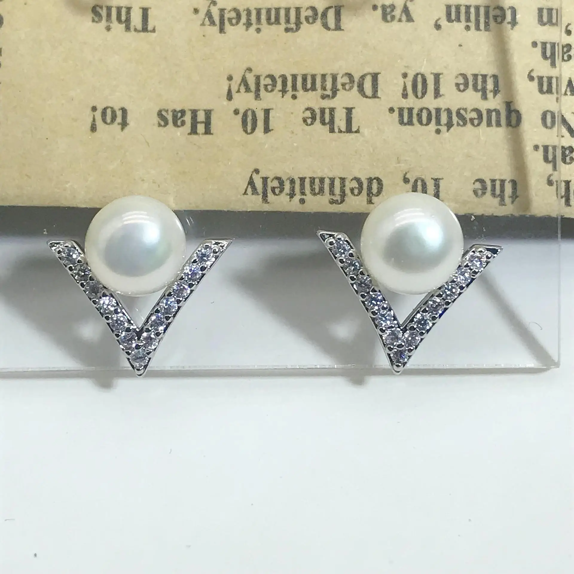 1376B White