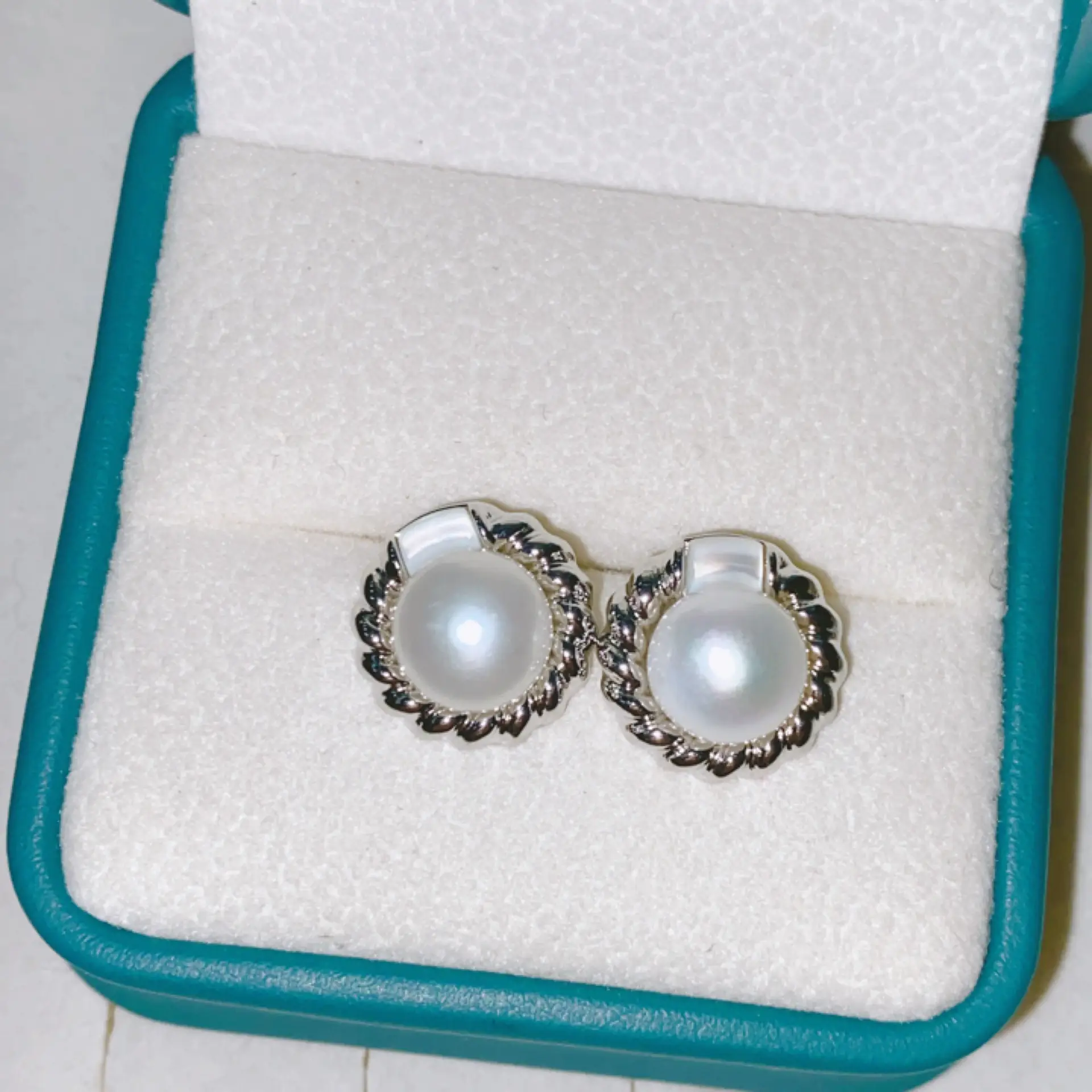 1398B White