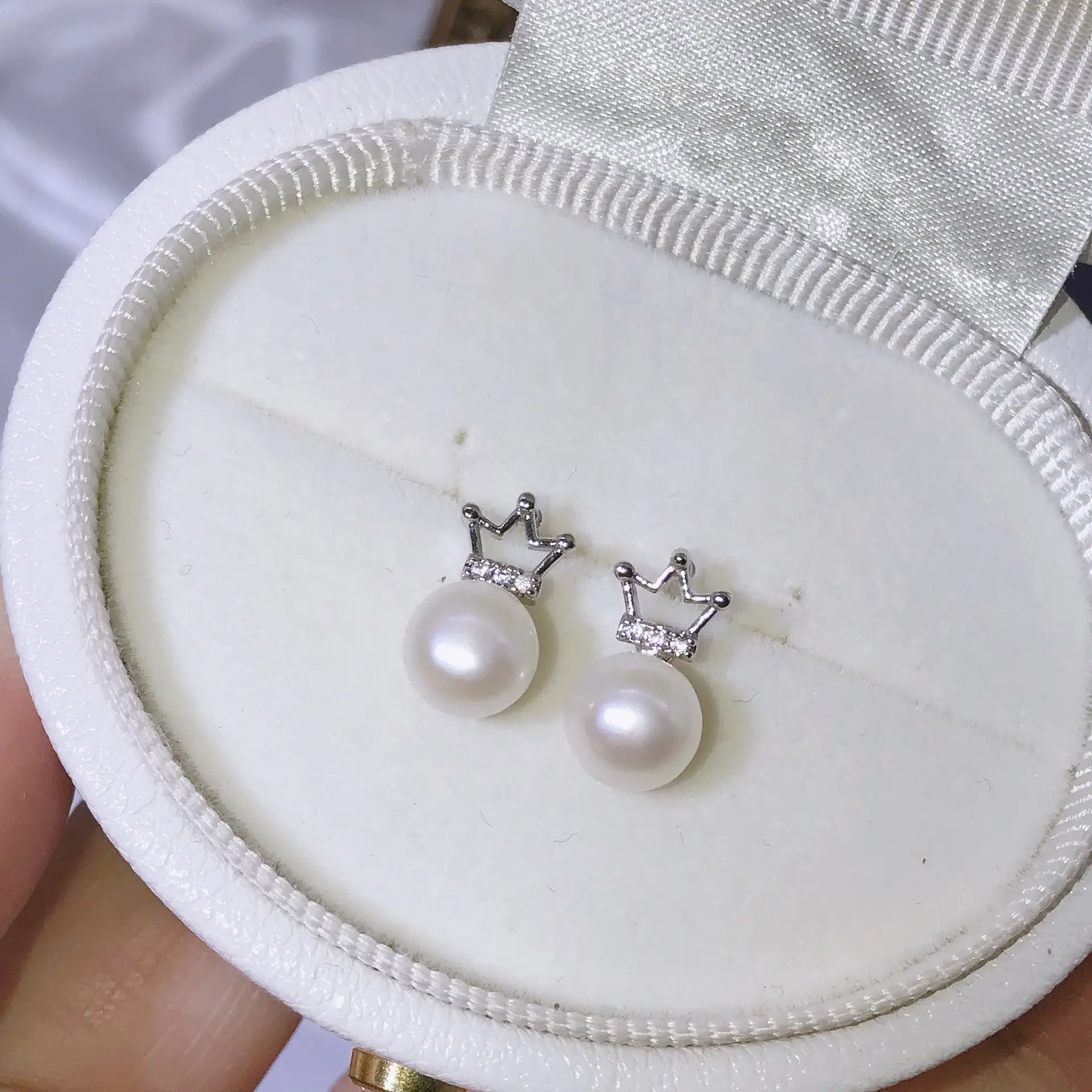 1467B White