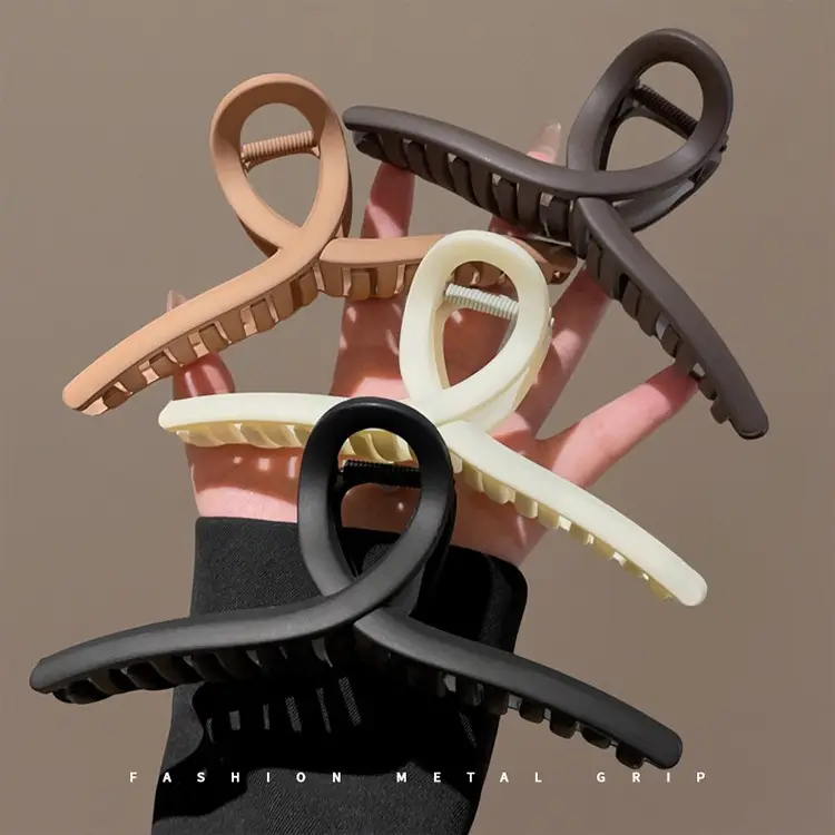 Oversized Hairpin Clip for Back of Head 15cm - Image 6