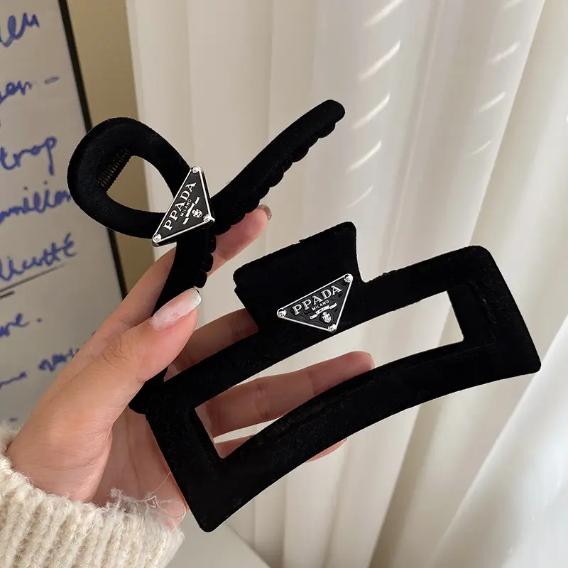 Black Triangular Logo Hair Clip Retro French Shark 2023 - Image 6