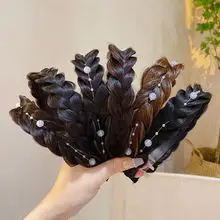 Black Triangular Logo Hair Clip Retro French Shark 2023 — feature 1