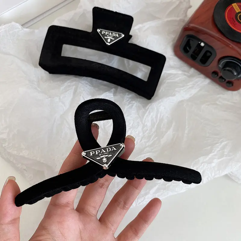 Black Triangular Logo Hair Clip Retro French Shark 2023 — feature 35