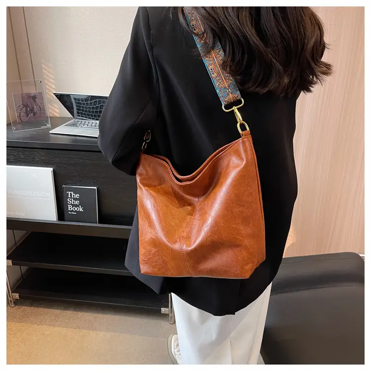 Green Retro Shoulder Messenger Bag for Women — feature 10
