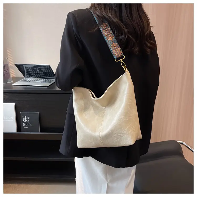 Green Retro Shoulder Messenger Bag for Women — feature 15
