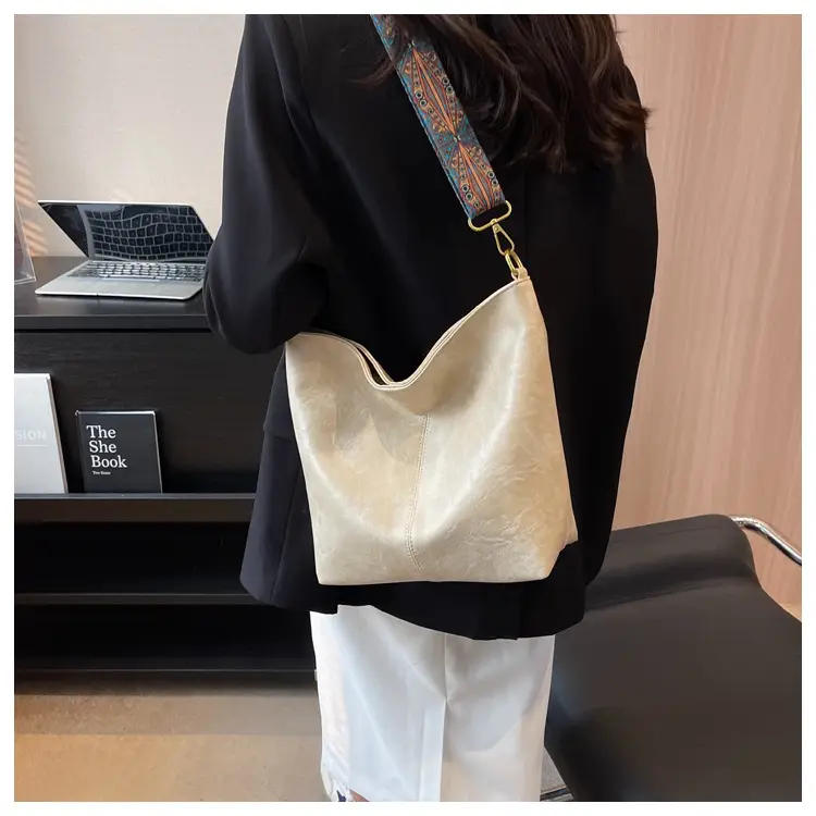 Green Retro Shoulder Messenger Bag for Women — feature 16