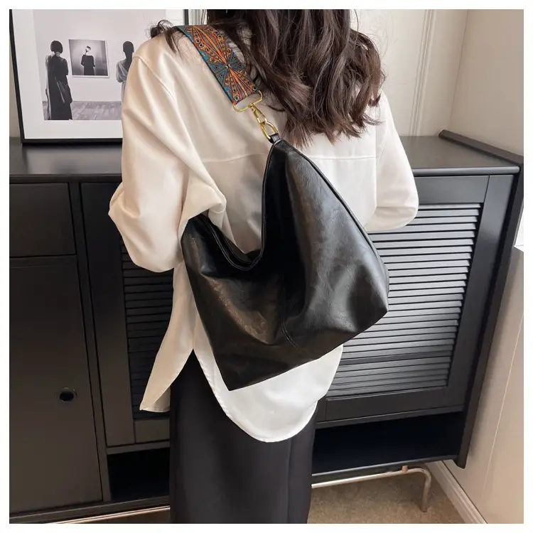 Green Retro Shoulder Messenger Bag for Women — feature 19