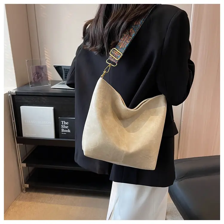 Green Retro Shoulder Messenger Bag for Women — feature 22