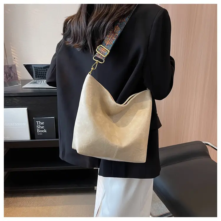 Green Retro Shoulder Messenger Bag for Women — feature 23