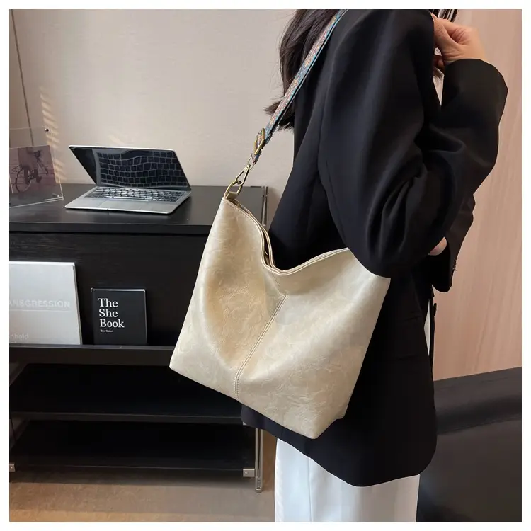 Green Retro Shoulder Messenger Bag for Women — feature 28