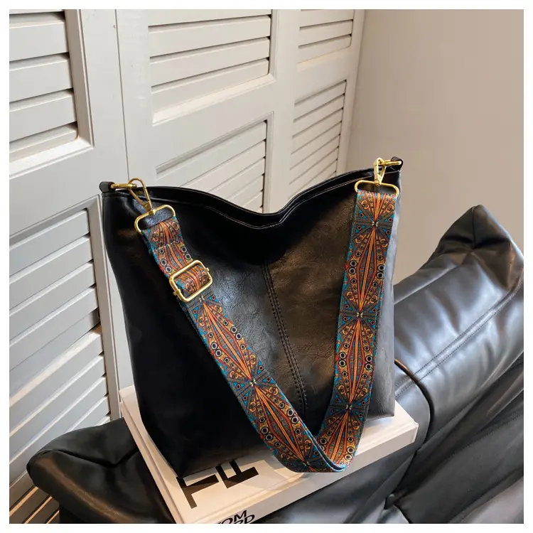 Green Retro Shoulder Messenger Bag for Women — feature 36