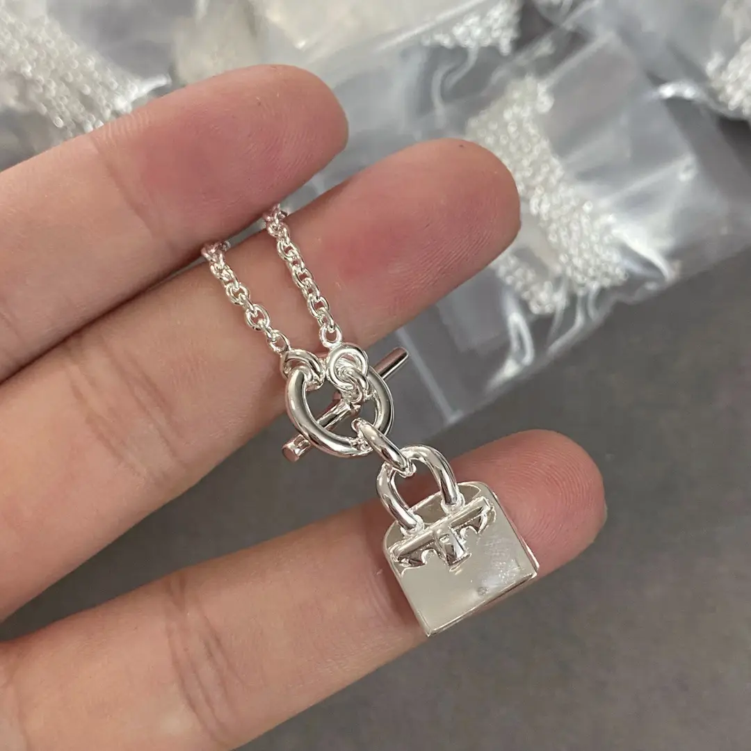 18K Rose Gold Diamond Clavicle Necklace for Women